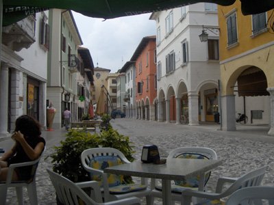 un bicchiere di vino bianco